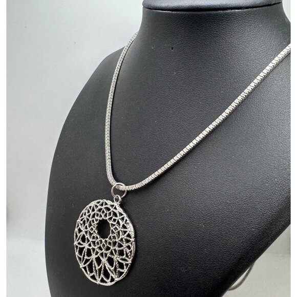 Necklace Pendant & Earrings Women Set Filigree Circle Silver Tone - Picture 3 of 16